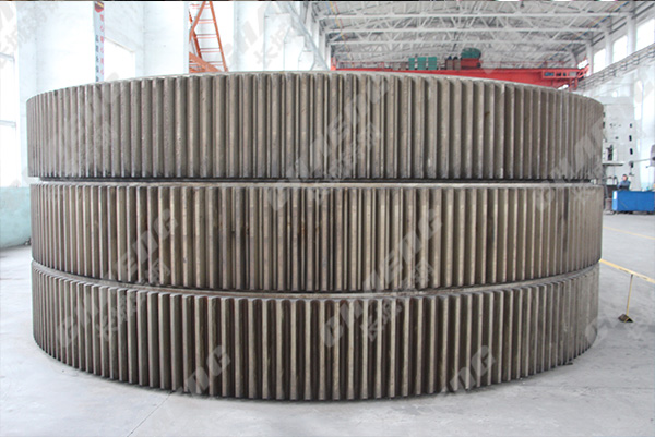 大齒圈鑄造廠家加工鑄件時應(yīng)該注意哪些問題？